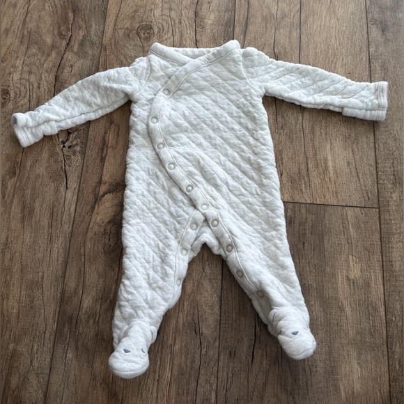 NewBorn Bundle - Zara, Colored Organics, H & M, Carters, Kendi - Picture 11 of 12